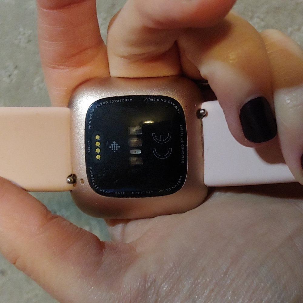 Fitbit Versa 2 ROSE GOLD - Picture 3 of 5